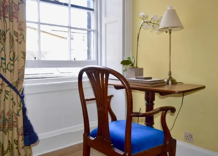 1 Bedroom Thistle Street Apartment